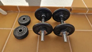 Mueble y 3 pesas diferentes