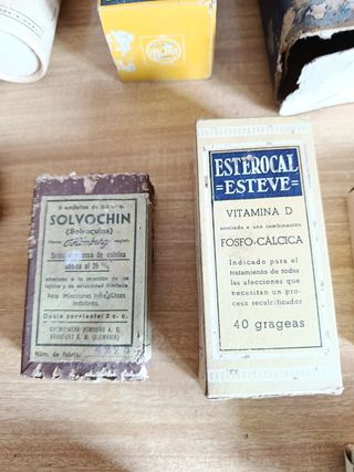 Scatole antiche di medicinali