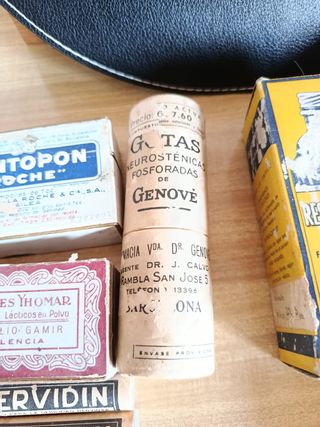 Scatole antiche di medicinali