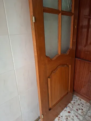 Puerta de madera de roble con cristal