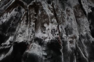 Abrigo de pelo negro