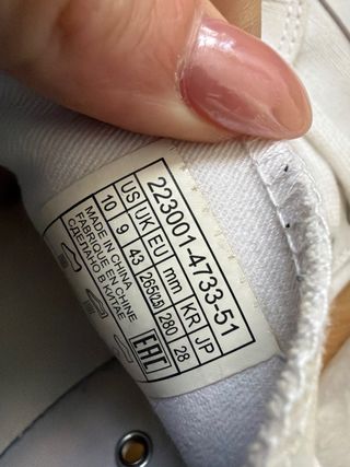 Zapatillas Levi's Blancas con Detalles Rojos