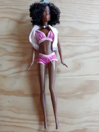 Barbie Christie 2000 Cali Girl in buone condizioni tranne per il gilet, vedere le foto
