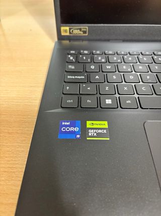 Portátil Gaming i9 13ª RTX 5050 32GB 1TB SSD 180Hz