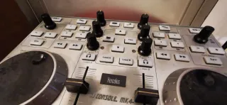 Consola DJ Hercules MK4 Mesa de Mezclas