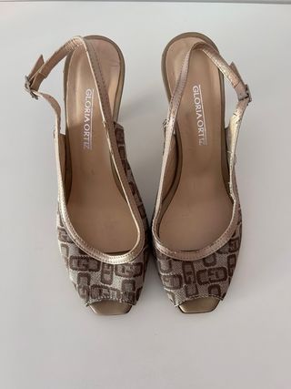 Sandalias Gloria Ortiz tacón peep toe
