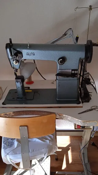 Máquina de coser Alfa 184