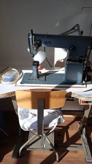 Máquina de coser Alfa 184