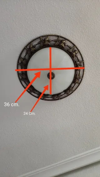 4 Lamparas de techo y 2 de escalera metálicas.