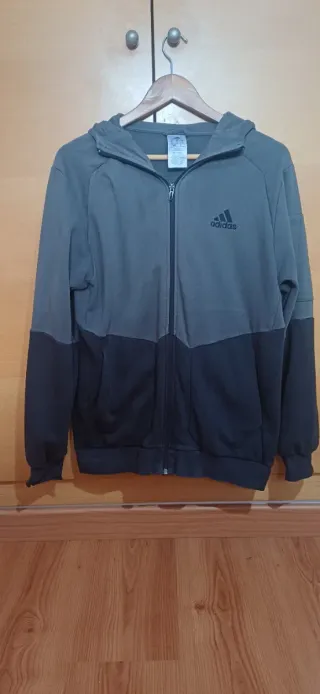 Sudadera Adidas Gris y Negra con Capucha