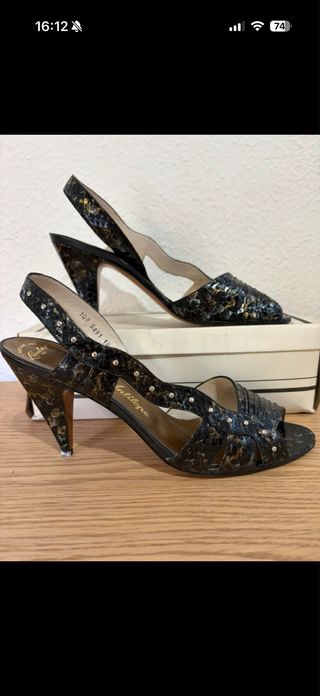 Zapatos de tacón Lucalsax negros y dorados