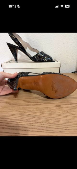 Zapatos de tacón Lucalsax negros y dorados