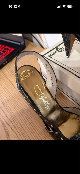 Zapatos de tacón Lucalsax negros y dorados