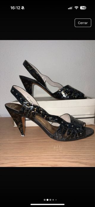 Zapatos de tacón Lucalsax negros y dorados