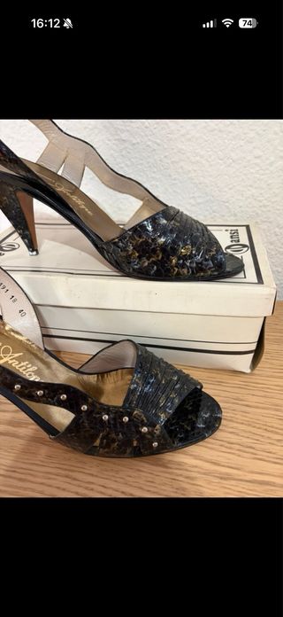 Zapatos de tacón Lucalsax negros y dorados