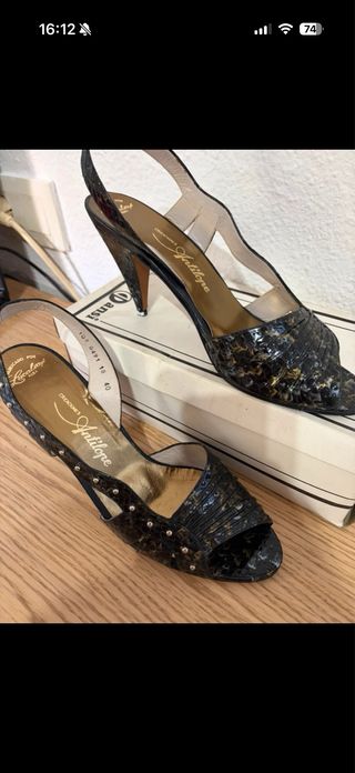 Zapatos de tacón Lucalsax negros y dorados