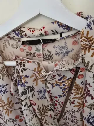 Vestido floral con lazo