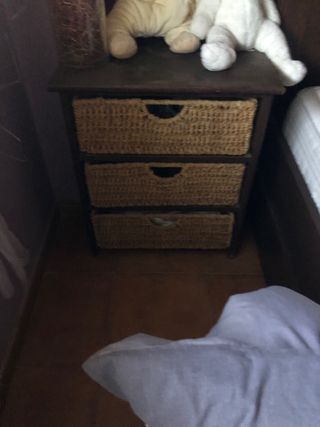 Tavolino da notte o da giardino, con cesti in vimini