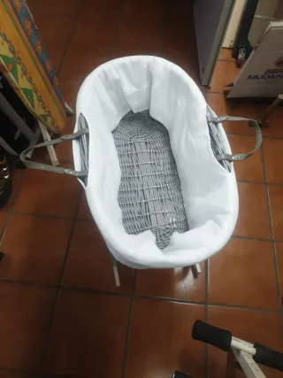 Moisés de mimbre azul claro