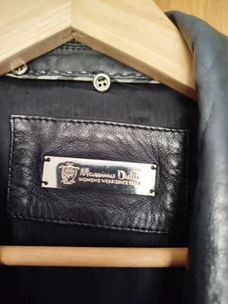 Chaqueta de piel negra