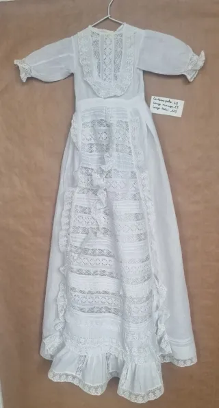 Vestido antiguo bebé encaje blanco