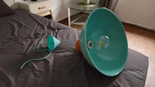 Lámpara colgante impecable, metálica.