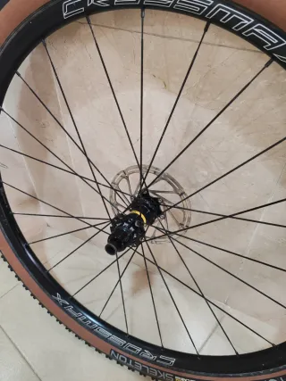 Ruedas Mavic Crossmax 29 Boost disco center look.