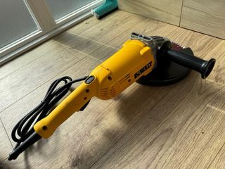 Amoladora Radial Dewalt DWE496 QS