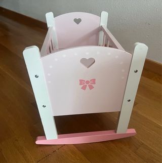 Cuna de madera para muñecas