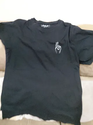 Camiseta Negra con Estampado Baloncesto