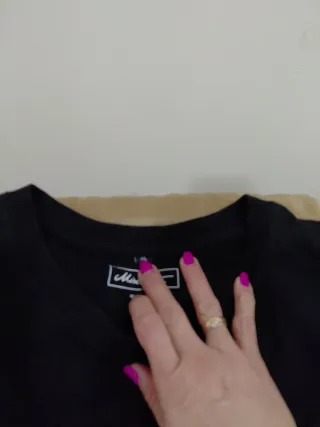 Camiseta Negra con Estampado Baloncesto