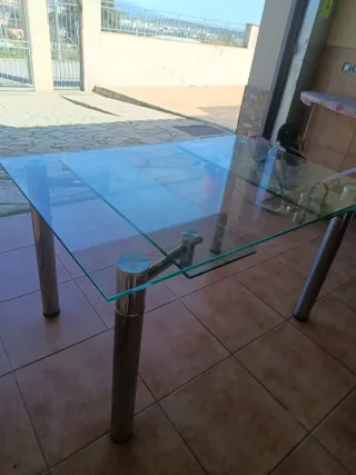 Mesa de comedor cristal y metal