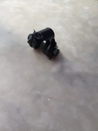 Abrazadera para sillín negra