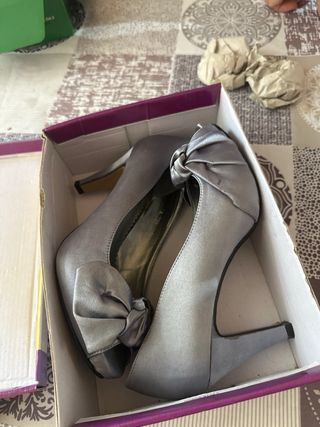 Zapatos de tacón plateados para mujer