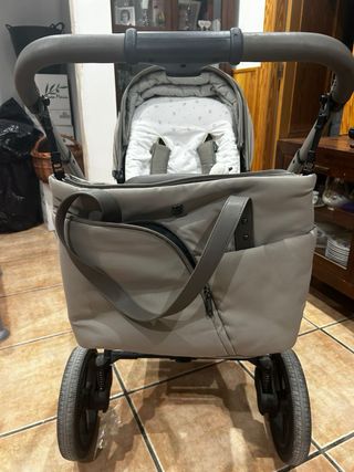 Carro de bebé gris
