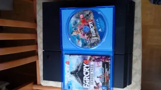 PS4 (PlayStation 4) Negra + Mando Rojo