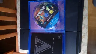 PS4 (PlayStation 4) Negra + Mando Rojo