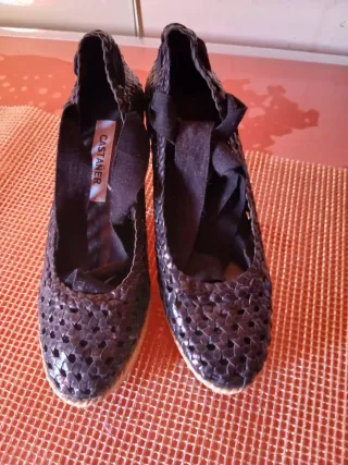 Zapatos de cuña negros tejidos + Chaqueta