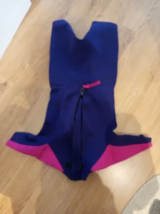 Neopreno niña OLAIAN azul y fucsia