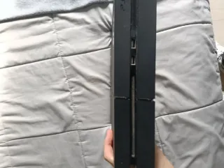 PS4 con mando y GTA 5 DIGITAL con cables