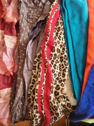 Lote de 10 fulares y bufandas