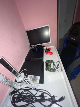 2 PS4 (PlayStation 4) + 2 Mandos