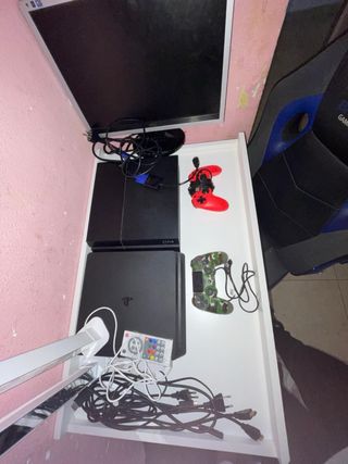 2 PS4 (PlayStation 4) + 2 Mandos