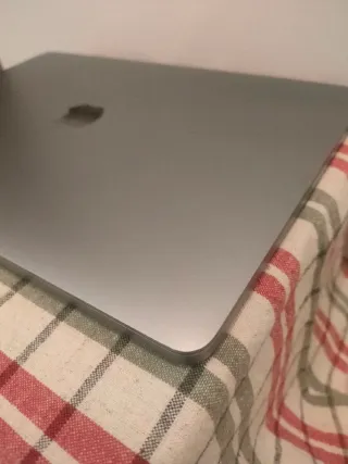 MacBook Pro 2020 i7/16GB RAM/512 SSD
