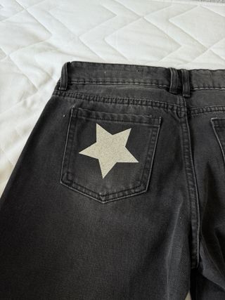 Pantalón Bershka gris con tachuelas