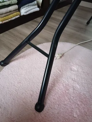 Mesa de planchar plegable, muy estable (Fuerte )