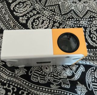 Videoproiettore VAMVO bianco e arancione