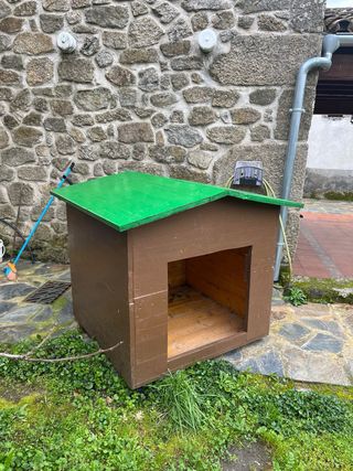Caseta de madera para perros