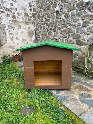 Caseta de madera para perros