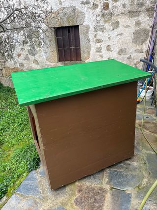 Caseta de madera para perros